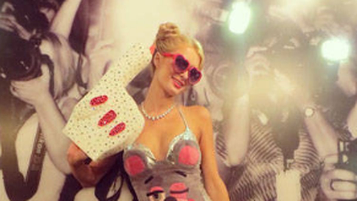Paris Hilton som Miley Cyrus